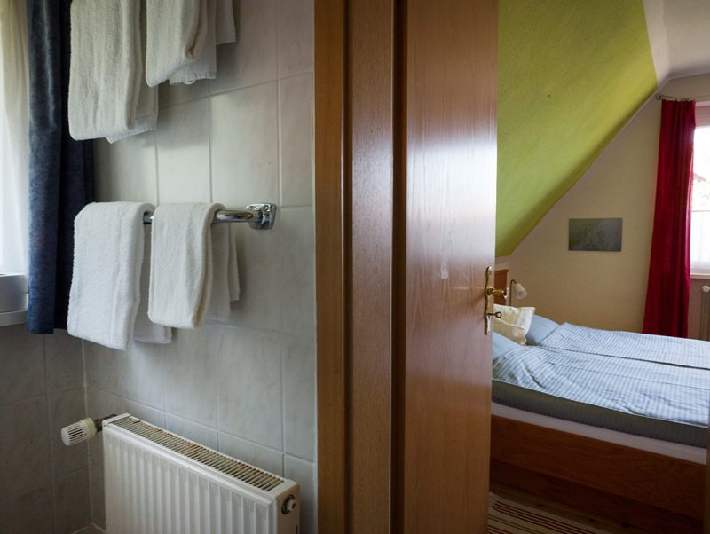 Zimmer 8 Badezimmer & Doppelbett
